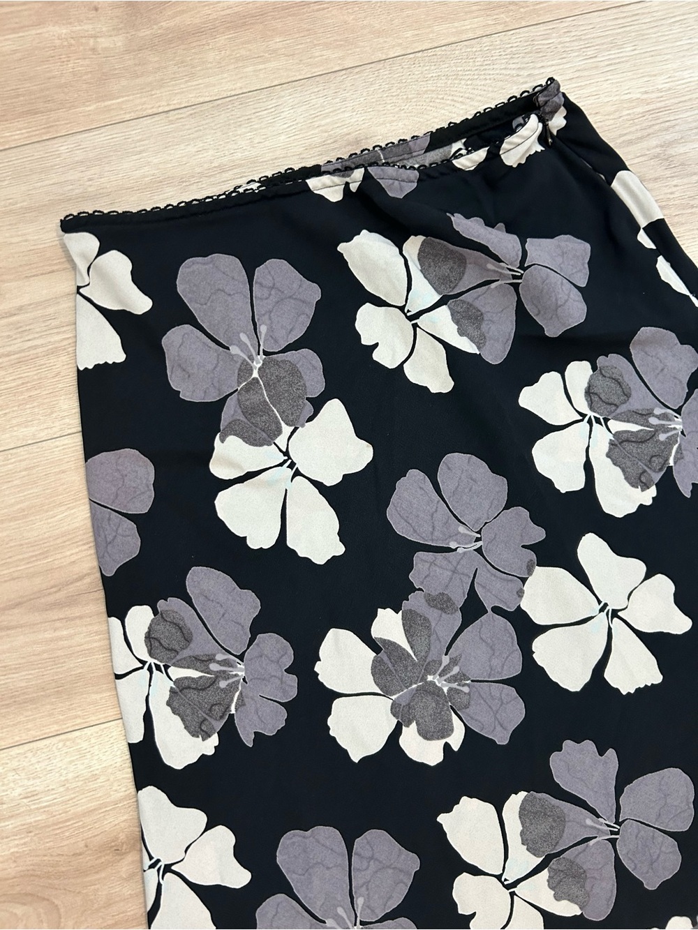 Vintage Old Navy Black Maxi Skirt with White and Gray Floral Print - Picture 2 of 3